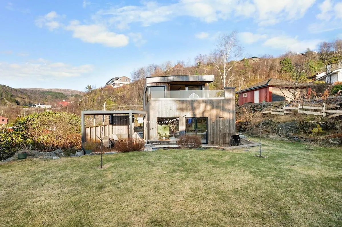 Stay In The Hollywood Hills Of Bergen With Breathtaking Views Villa