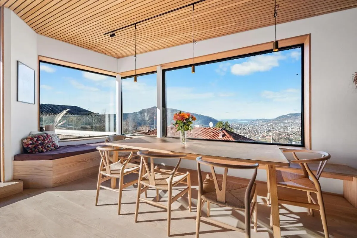 Stay In The Hollywood Hills Of Bergen With Breathtaking Views Villa