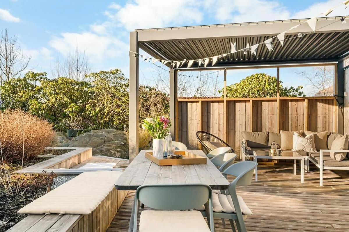 Villa Stay In The Hollywood Hills Of Bergen With Breathtaking Views
