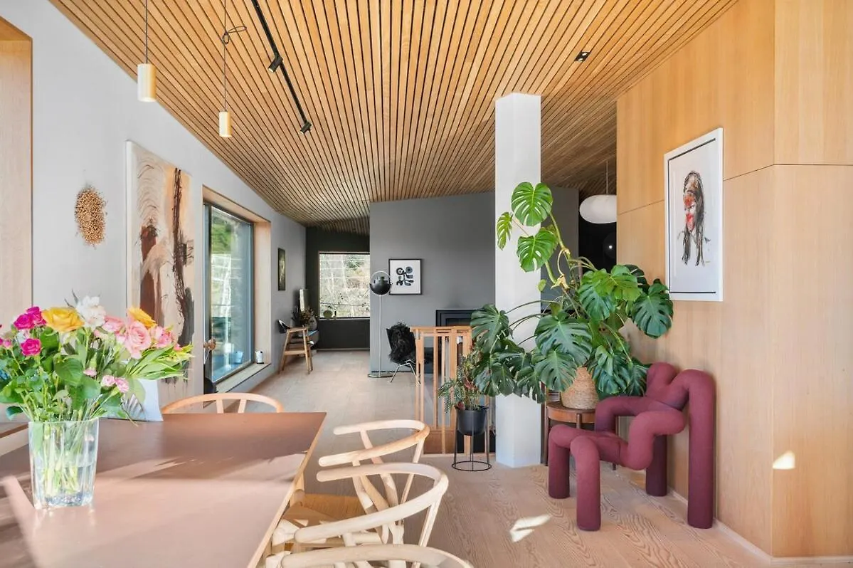 Villa Stay In The Hollywood Hills Of Bergen With Breathtaking Views