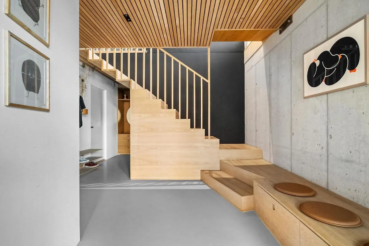 Stay In The Hollywood Hills Of Bergen With Breathtaking Views
