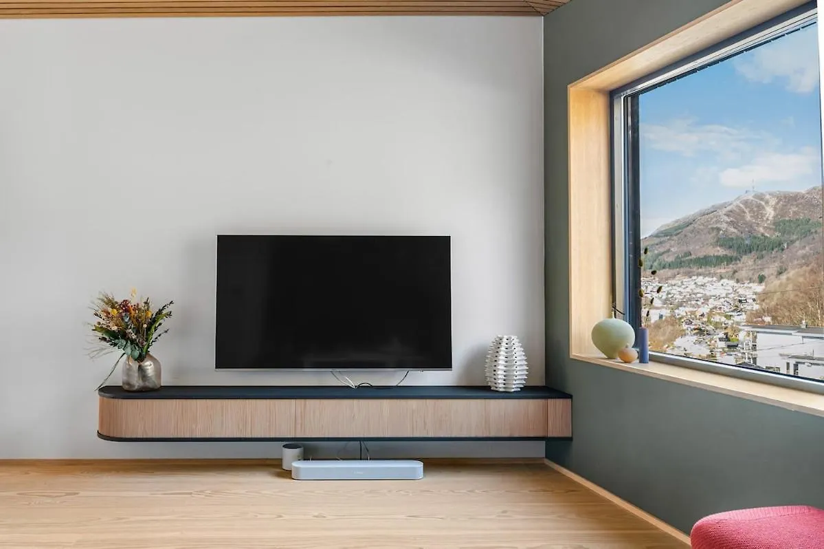 Stay In The Hollywood Hills Of Bergen With Breathtaking Views