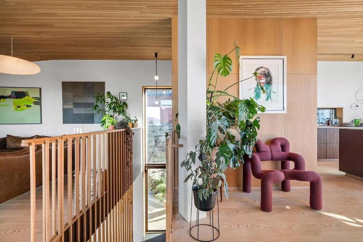 Stay In The Hollywood Hills Of Bergen With Breathtaking Views