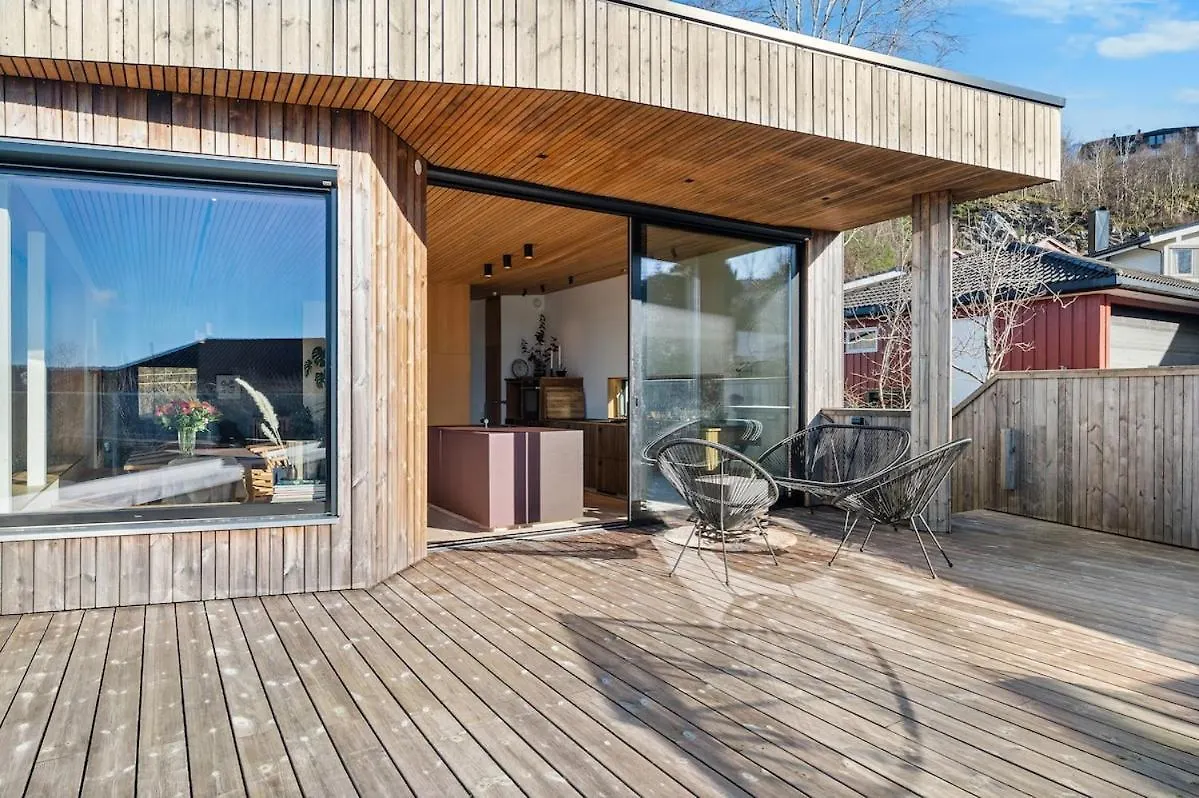 Villa Stay In The Hollywood Hills Of Bergen With Breathtaking Views